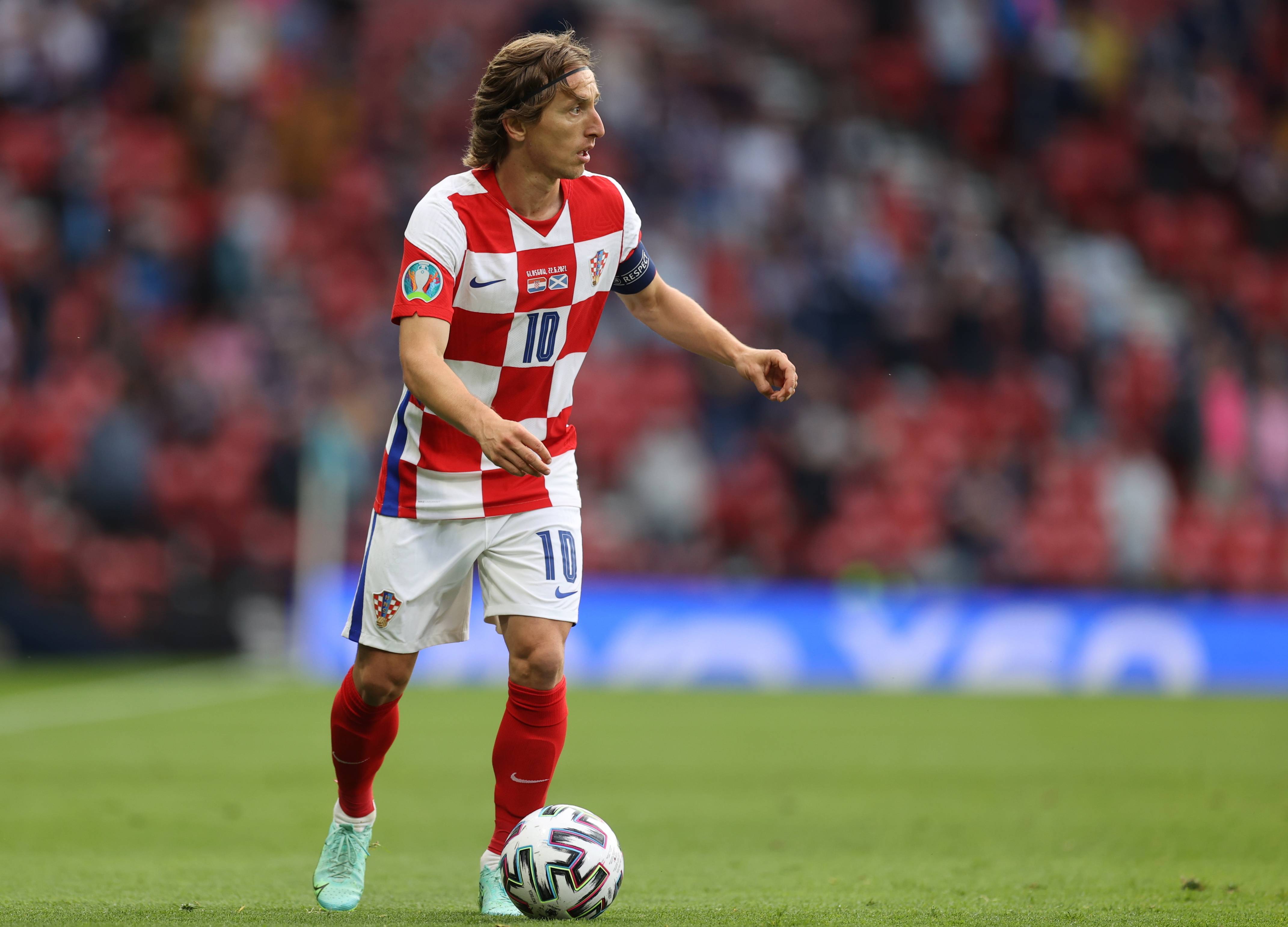 高薪核心拒改踢法！炮轰主帅复制C罗闹剧