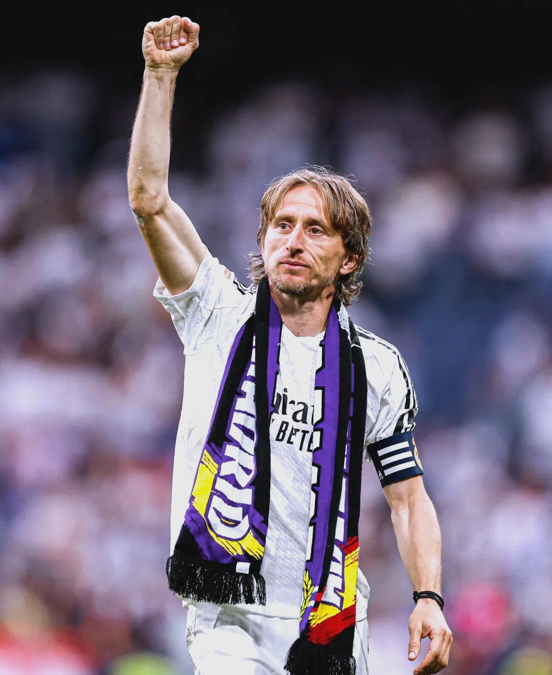 国乒8-2法国采访！莎头谈双打，王曼昱不满失误，梁靖崑谈被逆转