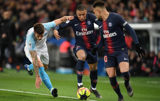 足球欧洲豪门爆发争吵，队内矛盾浮出水面（欧洲足坛豪门更衣室冲突升级，内部矛盾浮现）