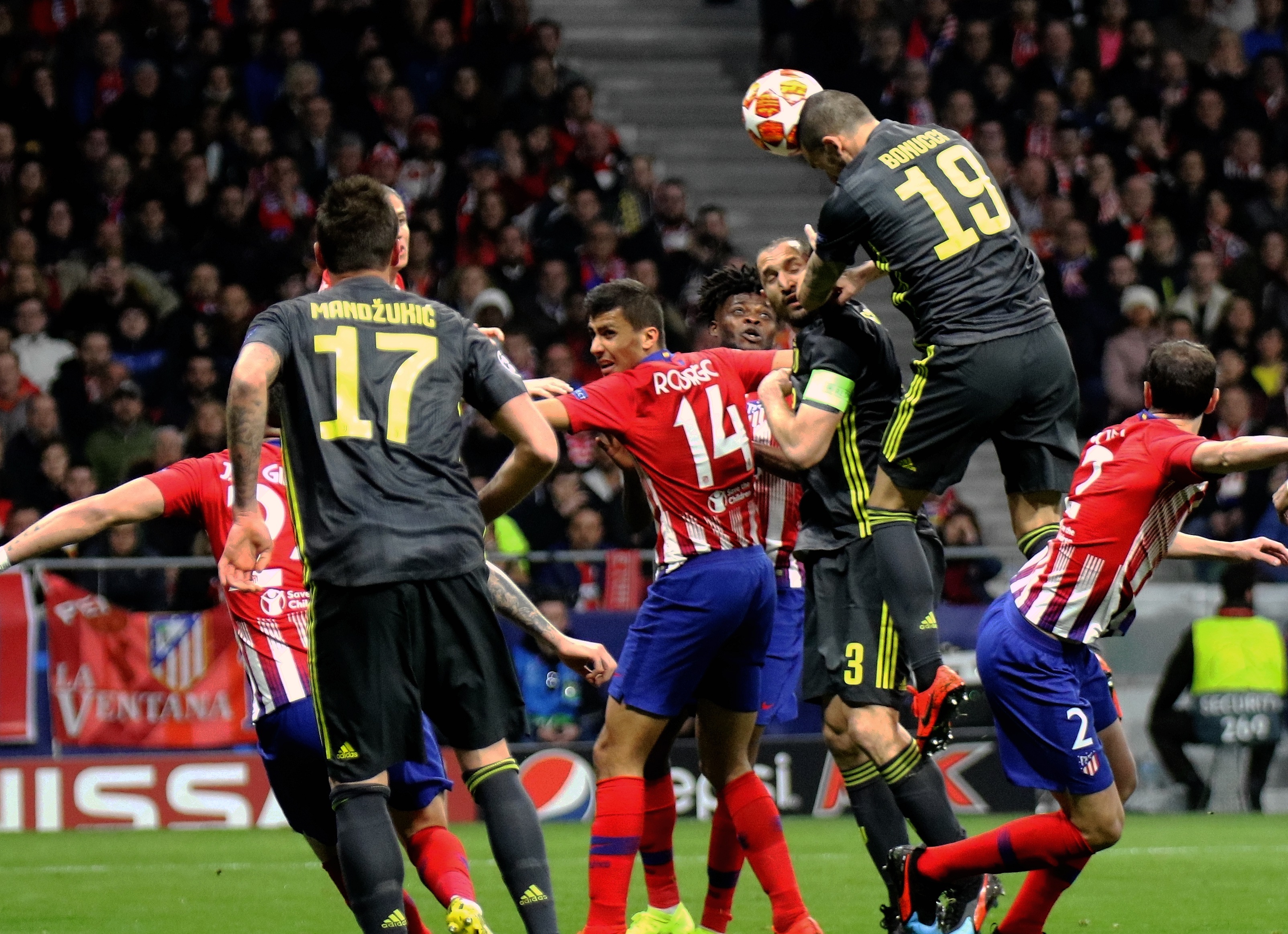 意甲劲旅末分钟遭绝杀，主帅怒斥裁判（意甲强队读秒被绝杀，主帅赛后怒批裁判）